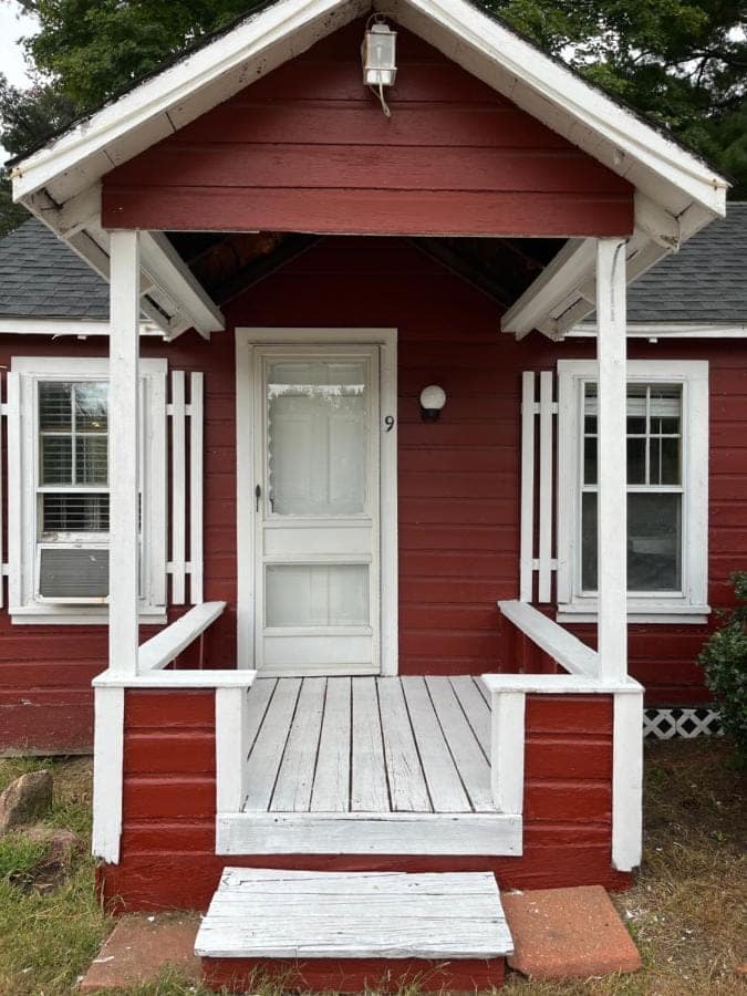 Covered porch and private entrance of cabin nine